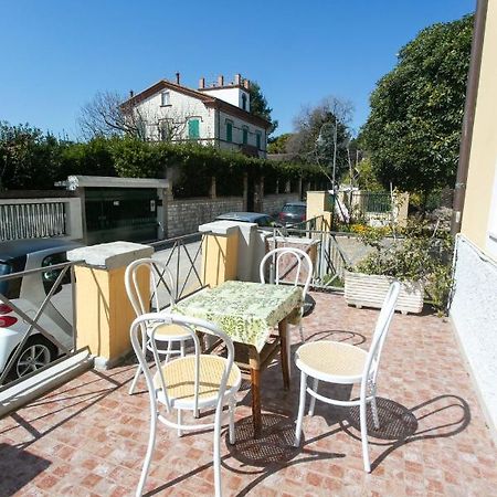 N050 - Numana, Trilocale In Centro Con Portico E Posto Auto Apartment Екстериор снимка