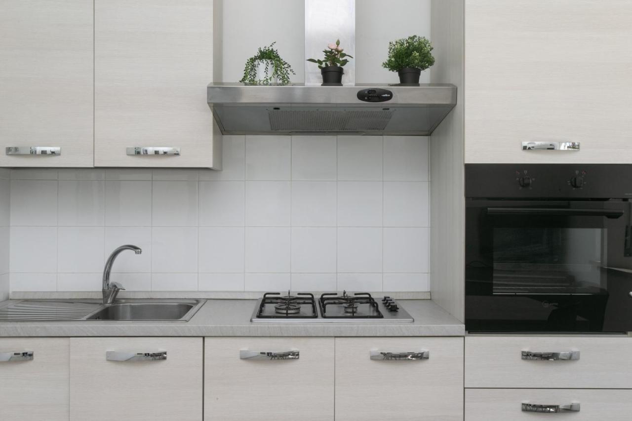 N050 - Numana, Trilocale In Centro Con Portico E Posto Auto Apartment Екстериор снимка
