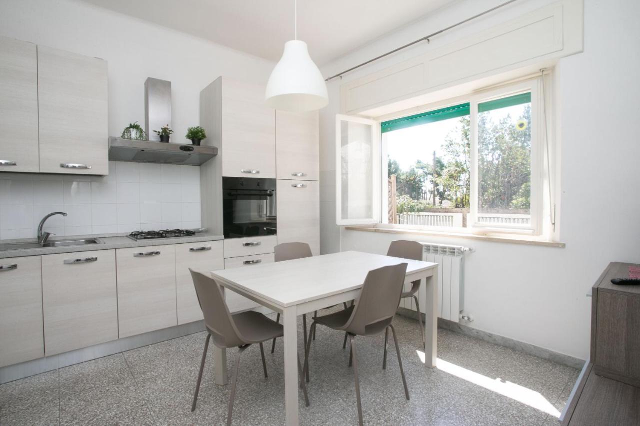 N050 - Numana, Trilocale In Centro Con Portico E Posto Auto Apartment Екстериор снимка