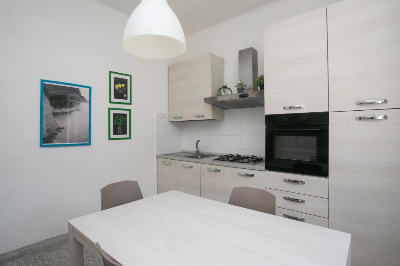 N050 - Numana, Trilocale In Centro Con Portico E Posto Auto Apartment Екстериор снимка