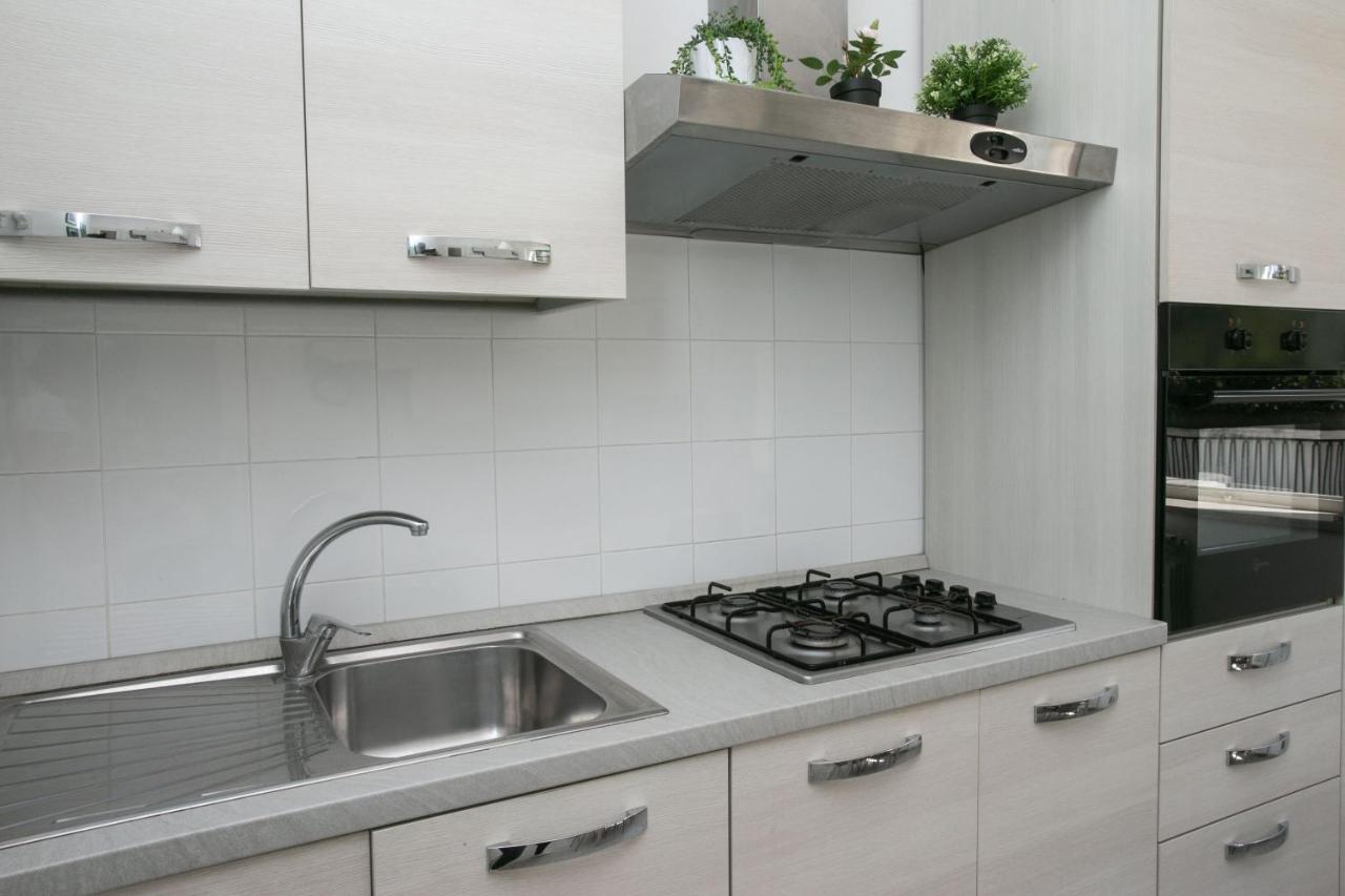N050 - Numana, Trilocale In Centro Con Portico E Posto Auto Apartment Екстериор снимка