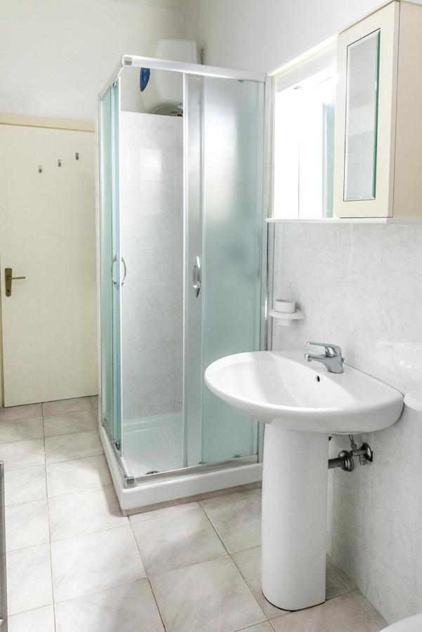 N050 - Numana, Trilocale In Centro Con Portico E Posto Auto Apartment Екстериор снимка