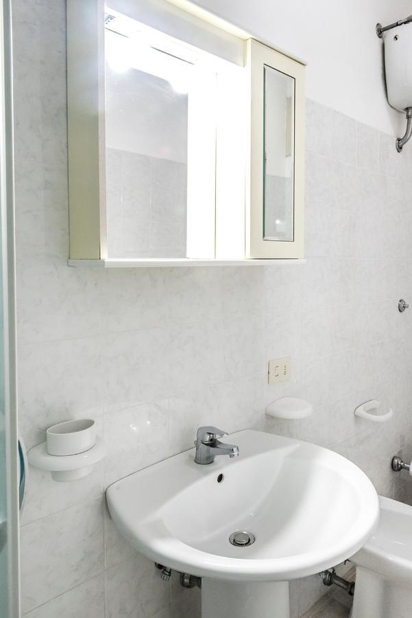 N050 - Numana, Trilocale In Centro Con Portico E Posto Auto Apartment Екстериор снимка