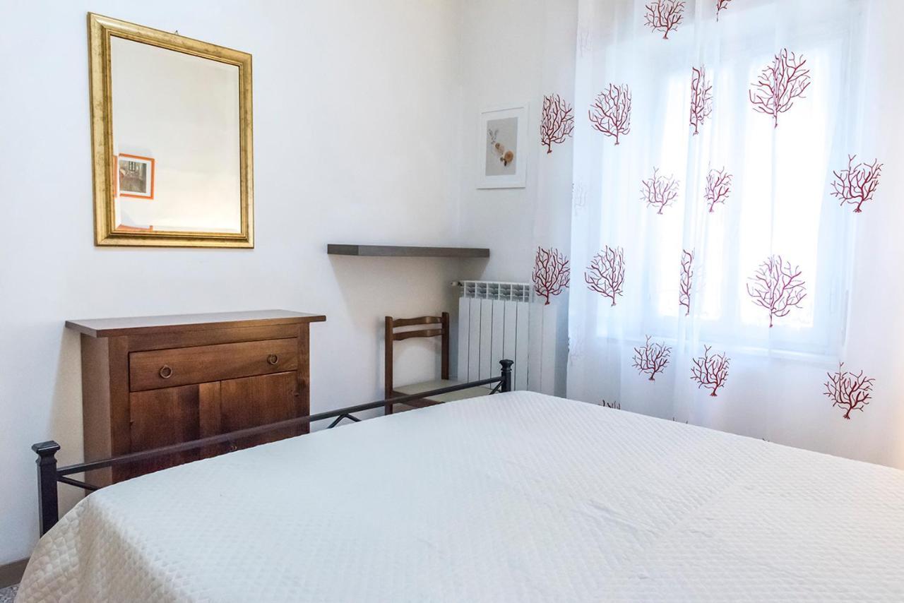 N050 - Numana, Trilocale In Centro Con Portico E Posto Auto Apartment Екстериор снимка