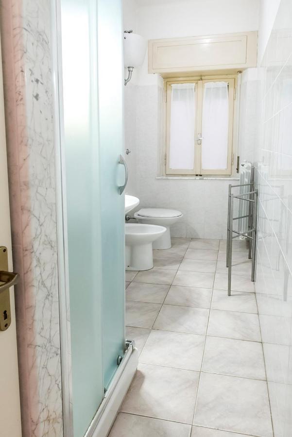 N050 - Numana, Trilocale In Centro Con Portico E Posto Auto Apartment Екстериор снимка