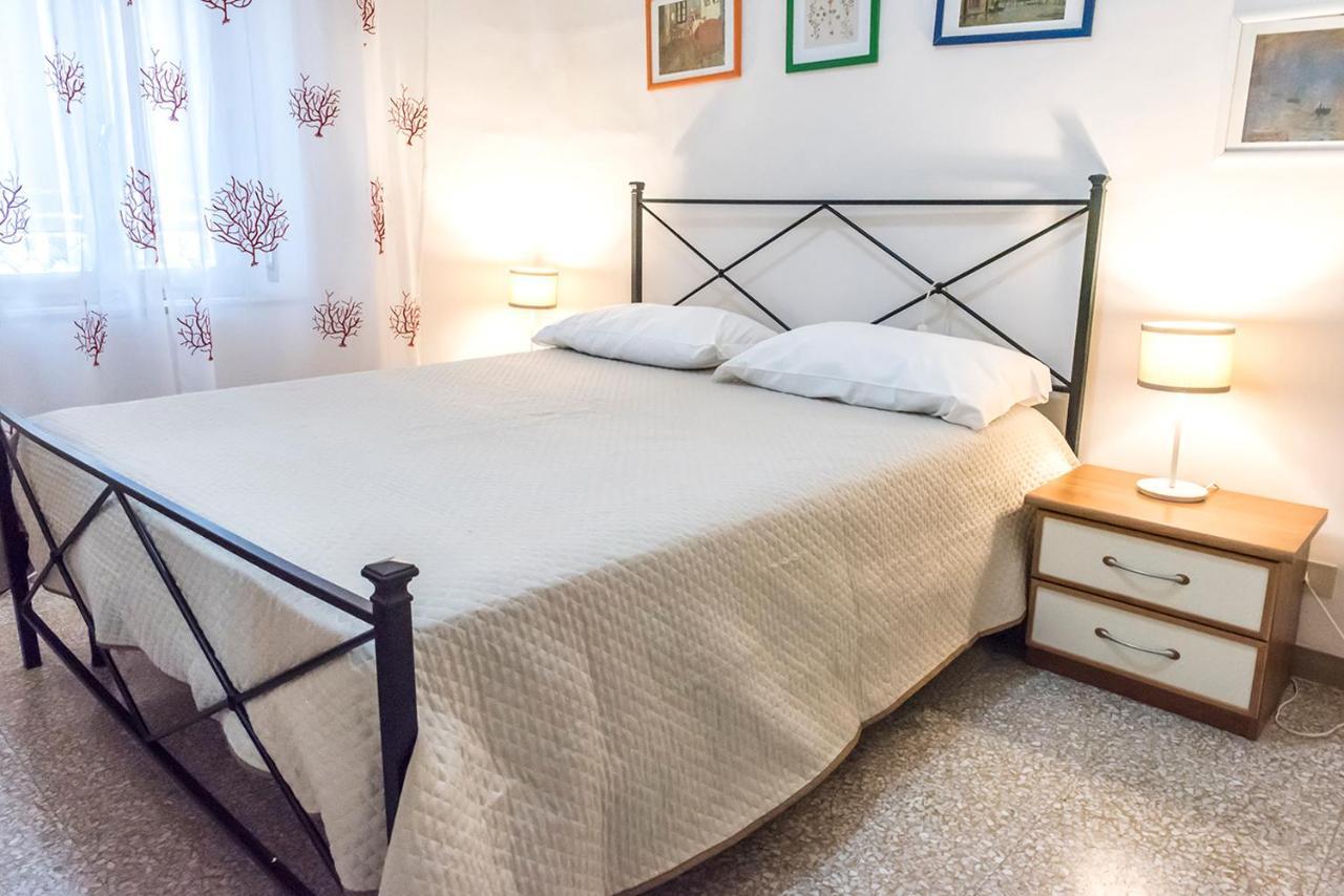 N050 - Numana, Trilocale In Centro Con Portico E Posto Auto Apartment Екстериор снимка
