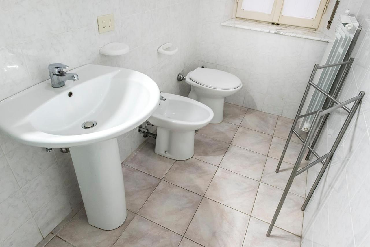 N050 - Numana, Trilocale In Centro Con Portico E Posto Auto Apartment Екстериор снимка